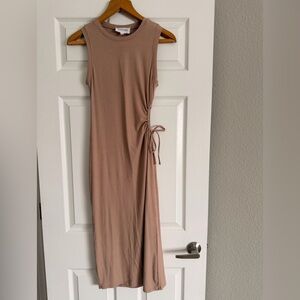 Olive & Oak Beige Sleeveless Cut-Out Midi Dress Size S